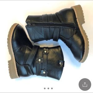 Super cute boots for girls. Size 28.